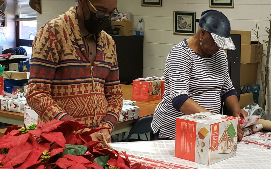 AmeriCorp Member Sends Home a Literacy Holiday Project